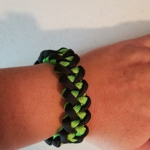 Handcrafted Paracord bracelet green and black